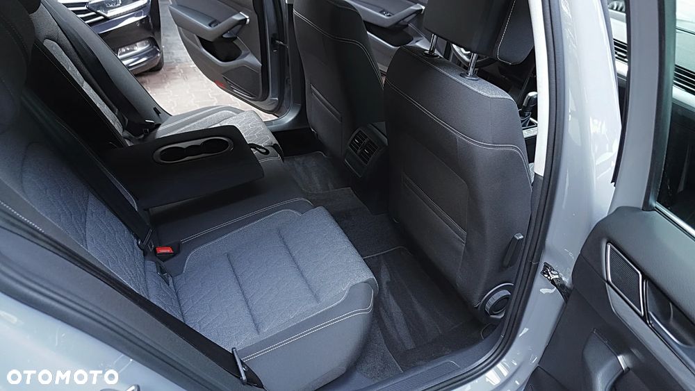 Volkswagen Passat - 17