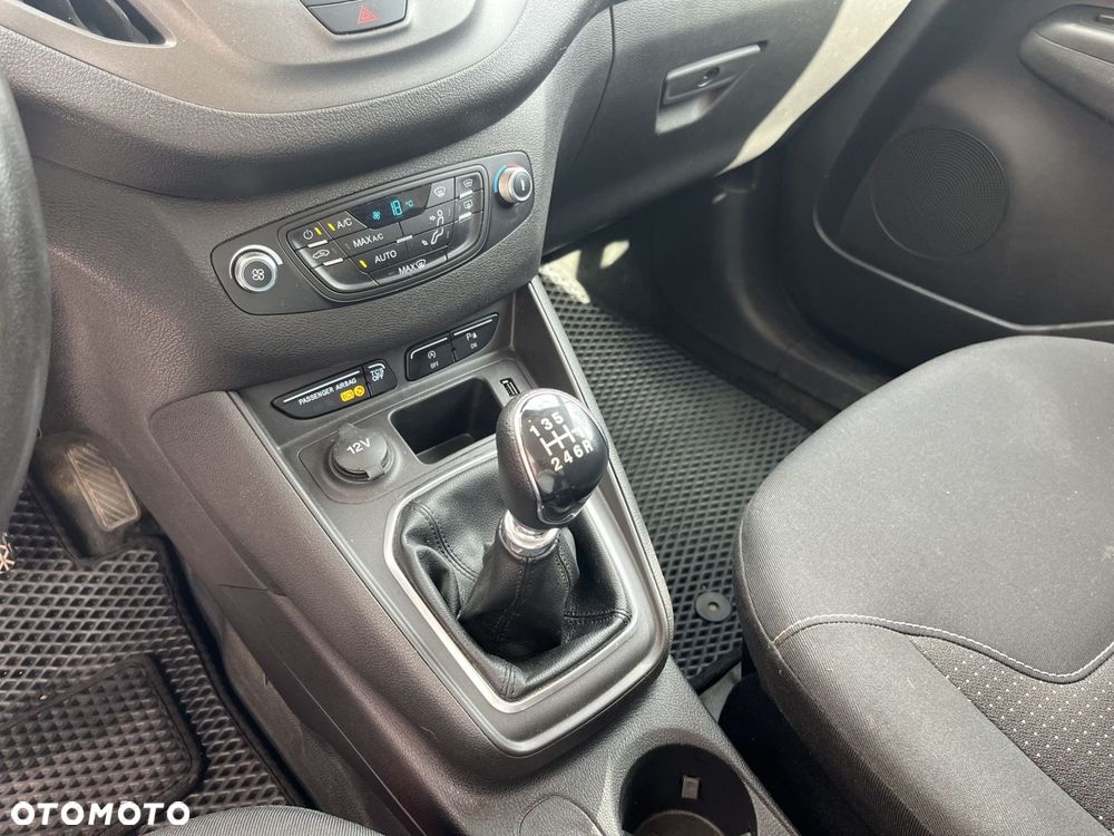 Ford Transit Courier - 15