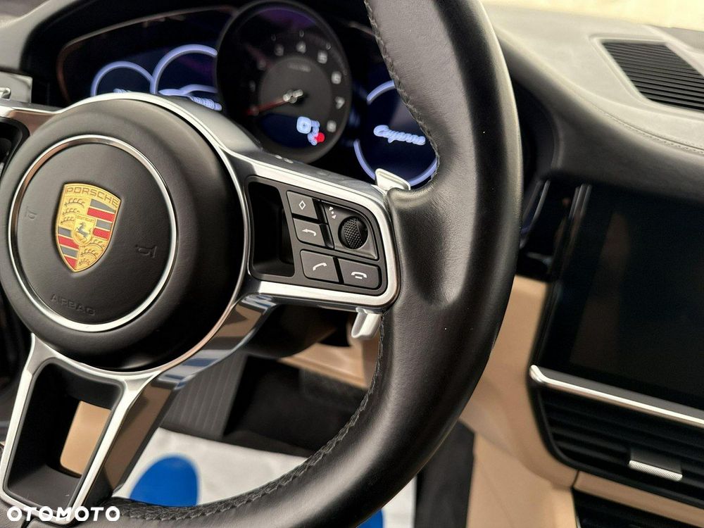 Porsche Cayenne - 25