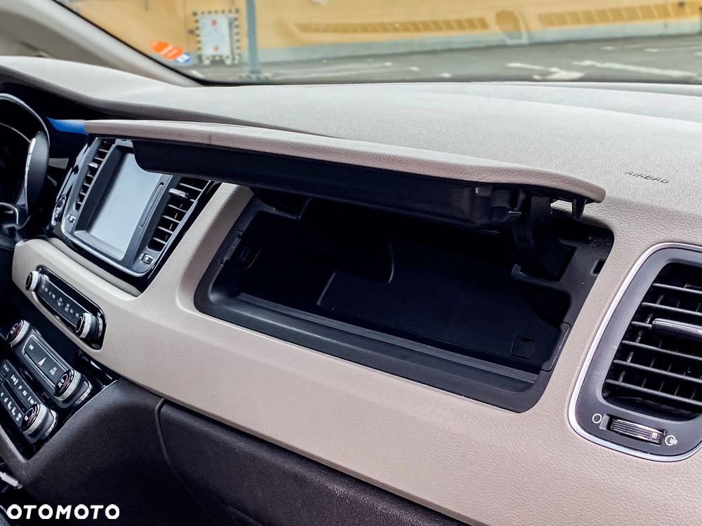 Kia Carnival - 27