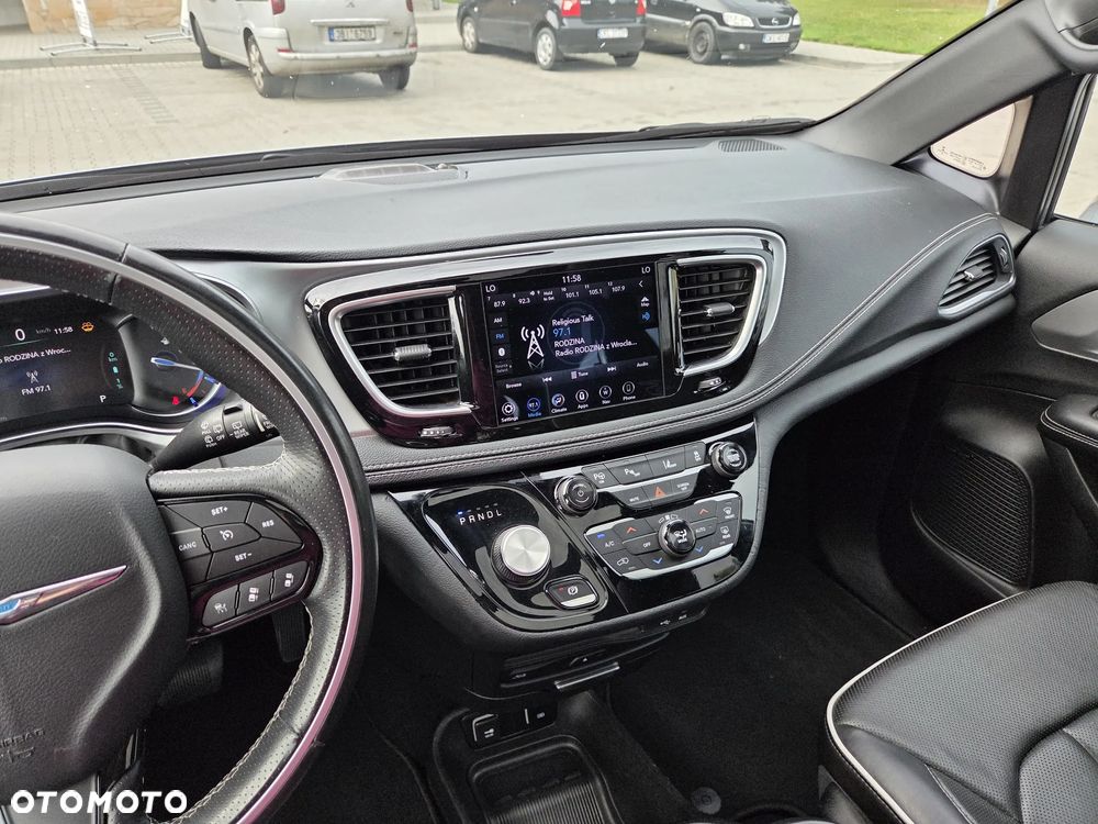 Chrysler Pacifica - 22