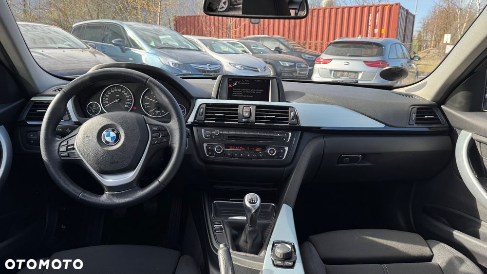 BMW Seria 3 318d DPF Edition Sport - 33