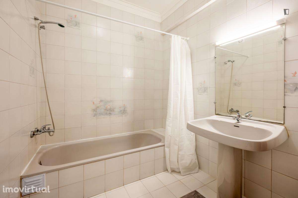 Quarto - localizado em Roma-Areeiro Lisbon - Grande imagem: 2/9