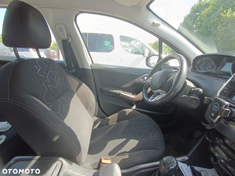 Peugeot 2008 - 4