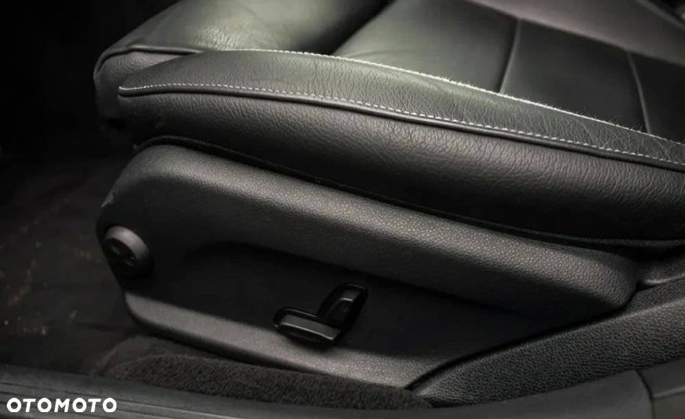 Mercedes-Benz Klasa E 220 d 4-Matic 9G-TRONIC - 14