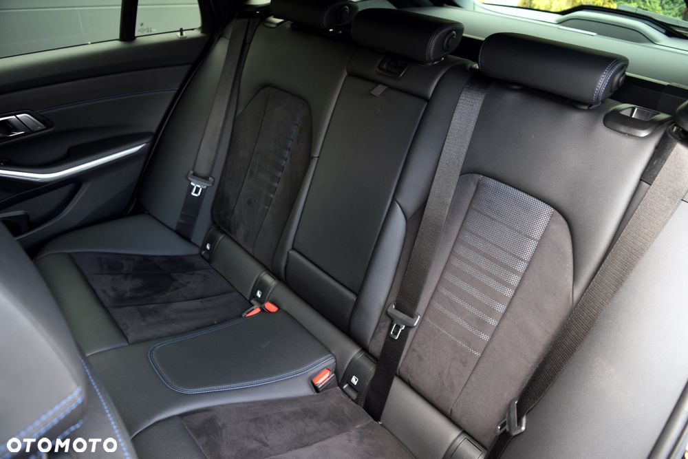 BMW Seria 3 320d xDrive M Sport sport - 27