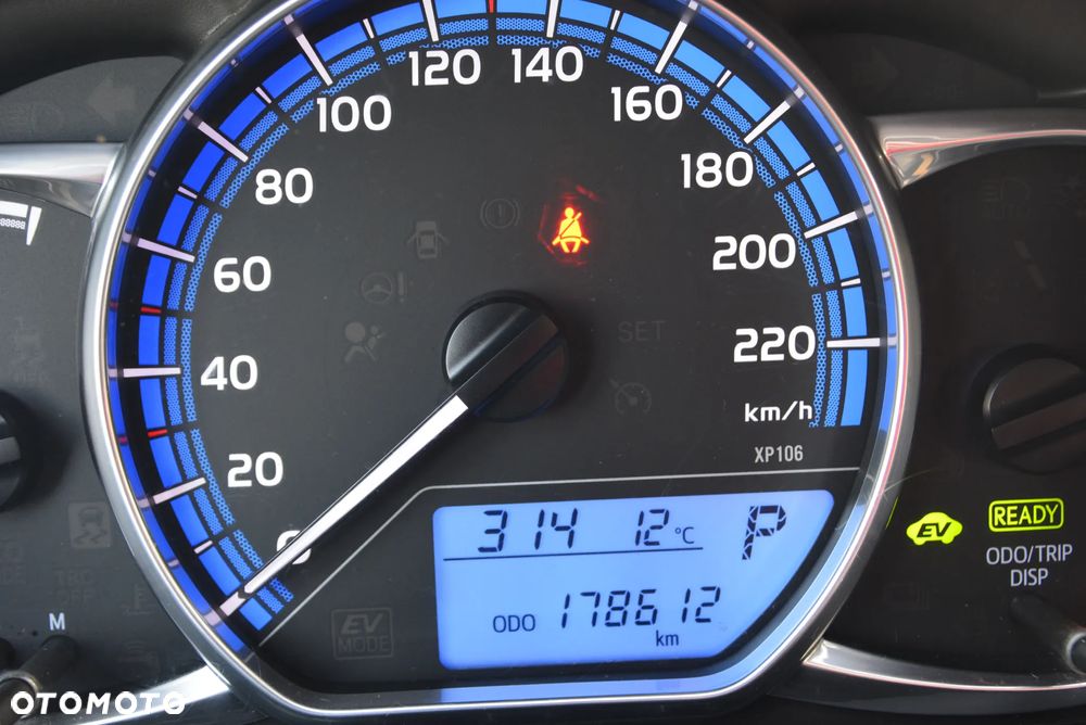 Toyota Yaris Hybrid 100 Dynamic - 37