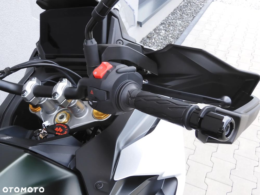 Suzuki GSX - 12