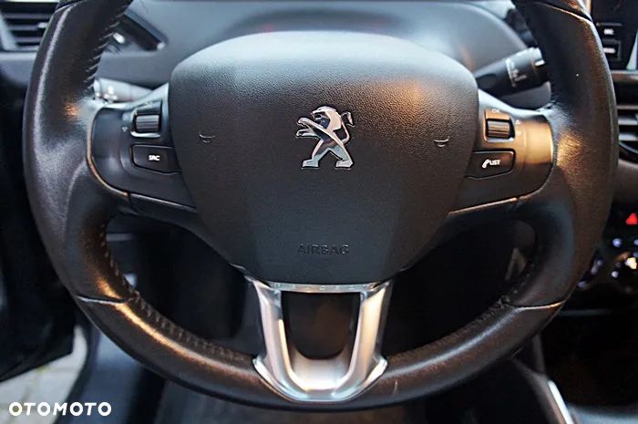 Peugeot 208 1.2 PureTech Allure - 22