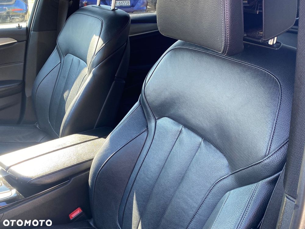 BMW Seria 5 M550i xDrive sport - 18