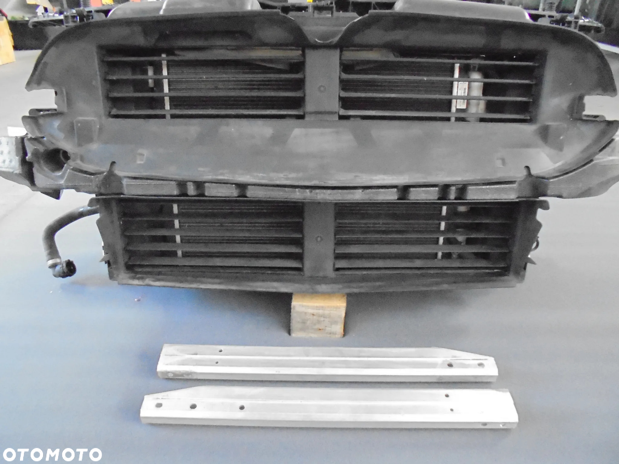 MERCEDES CLA W 118 PLUG IN HYBRID PAS PRZEDNI KOMPLET CHLODNIC - 2
