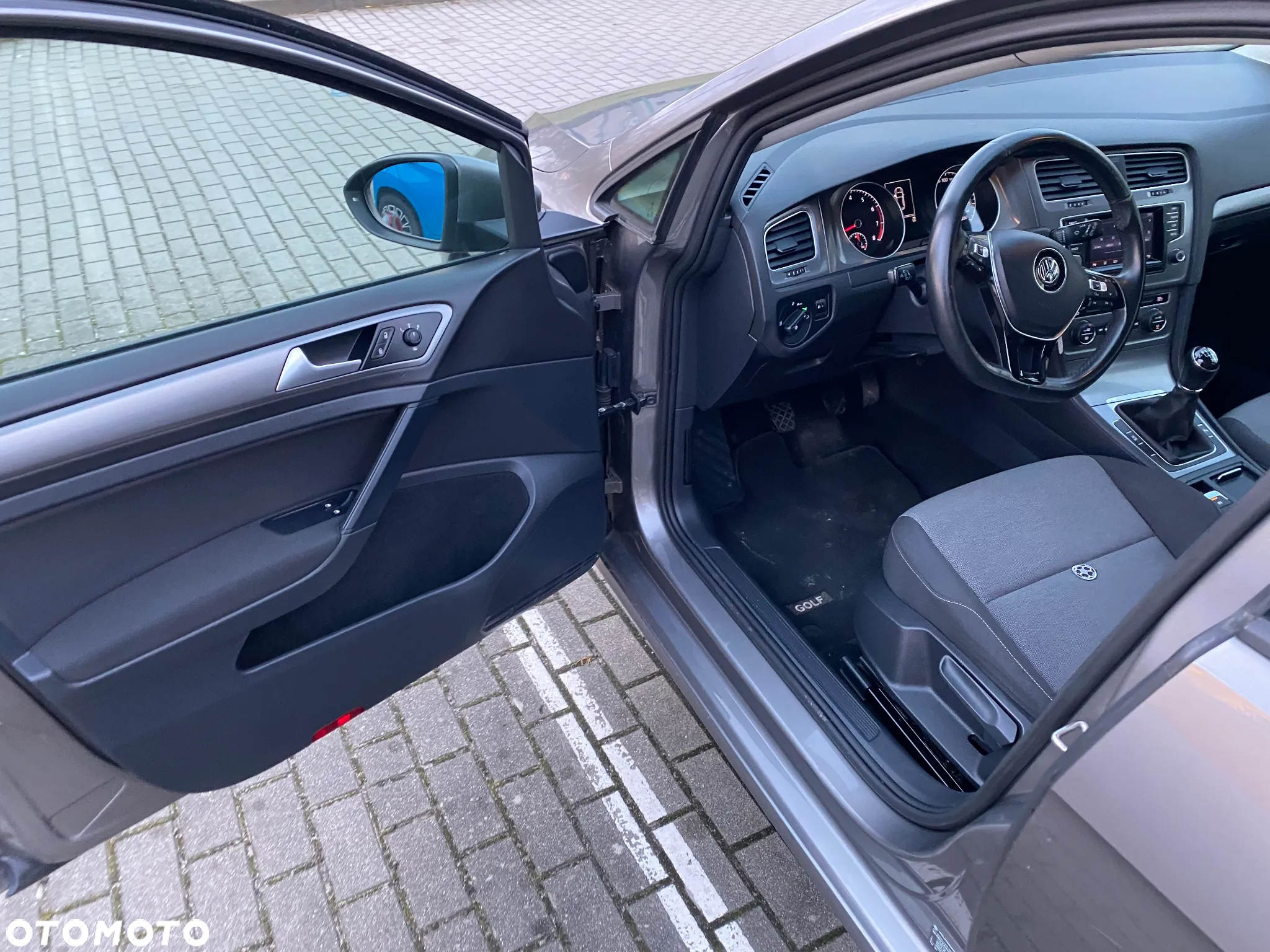 Volkswagen Golf VI 1.2 TSI BlueMot Comfortline - 17