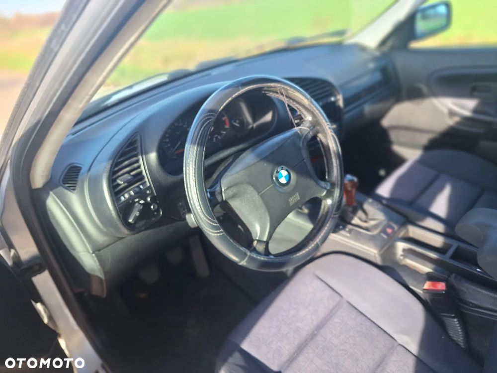 BMW Seria 3 318i - 6
