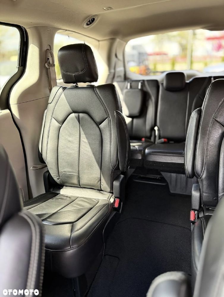 Chrysler Pacifica - 15