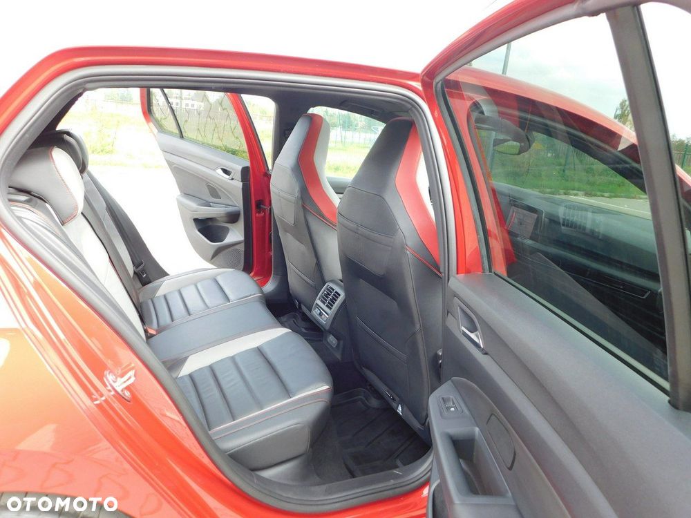 Volkswagen Golf - 10