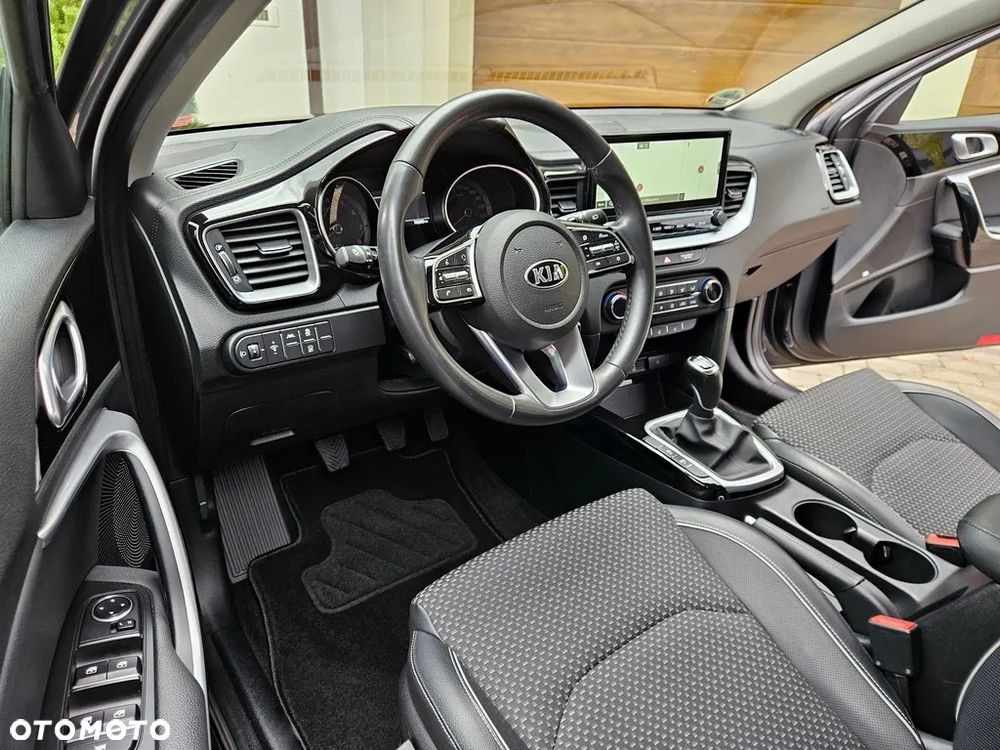 Kia XCeed - 18