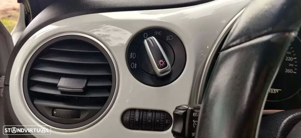 VW New Beetle 2.0 TSI Sport DSG - 27