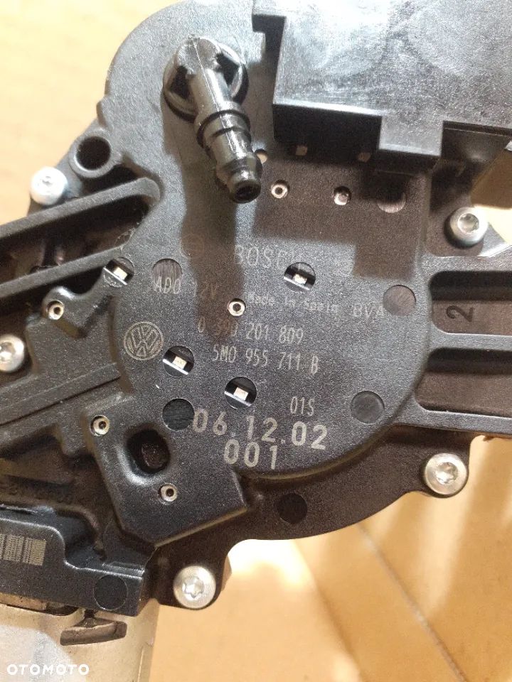 SILNICZEK WYCIERACZKI TYŁ VW GOLF V PLUS nr 5M0955711B / 0390201809 - 4