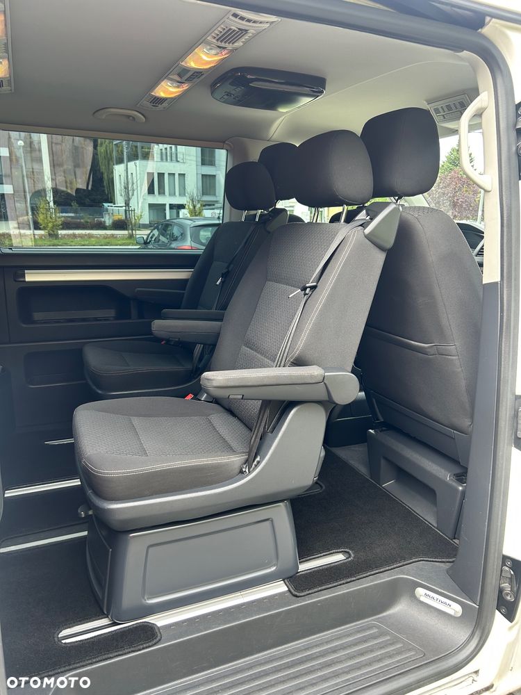 Volkswagen Multivan - 12