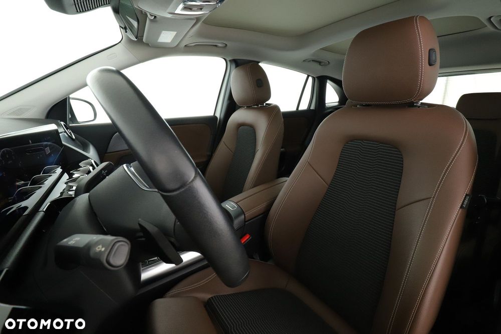 Mercedes-Benz GLA - 24