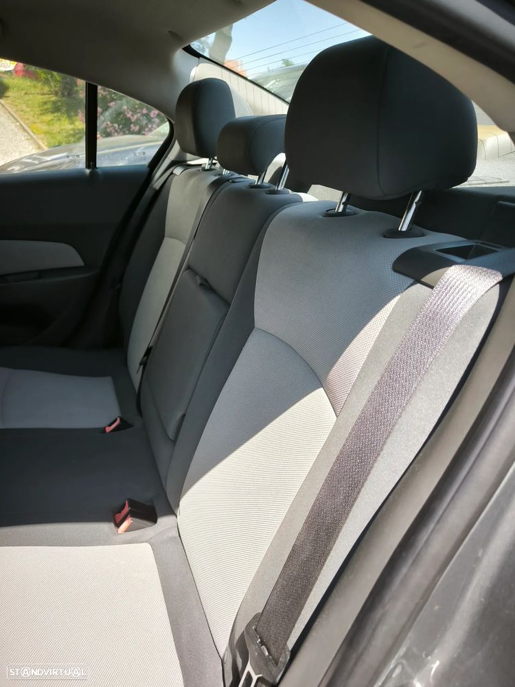 Chevrolet Cruze 2.0 VCDi LT - 23