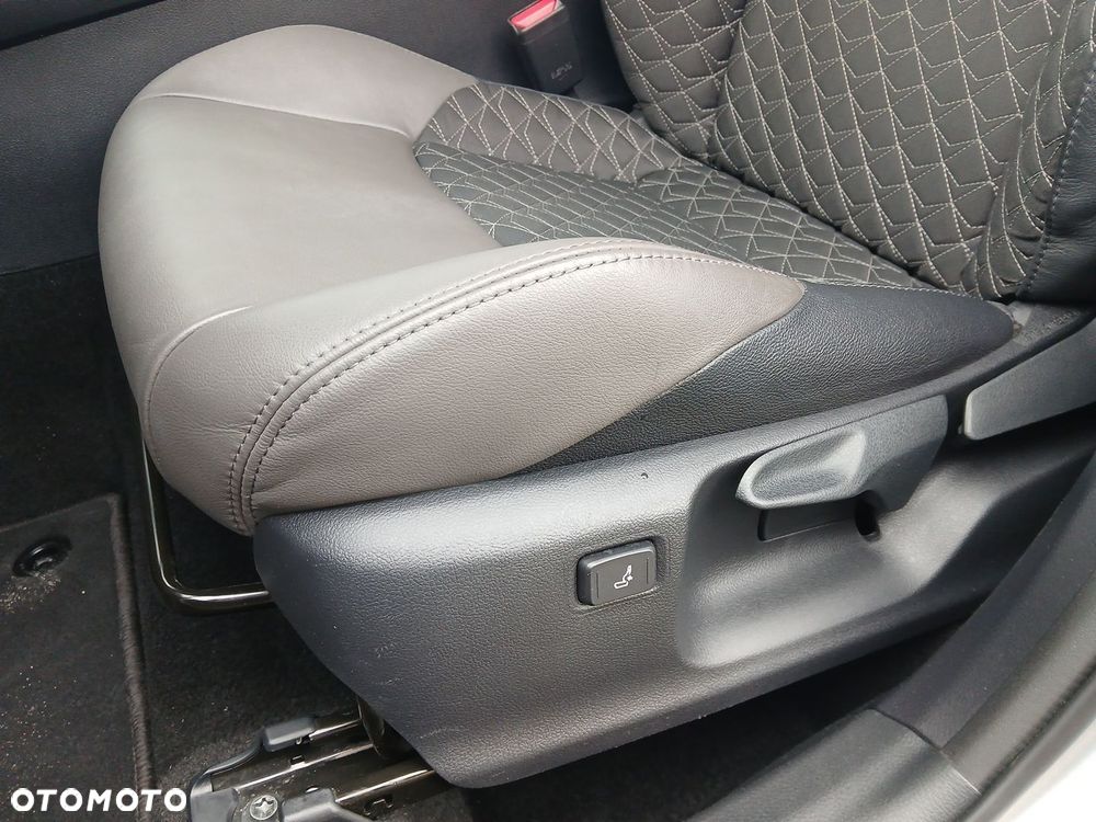 Toyota C-HR 2.0 Hybrid Executive - 39