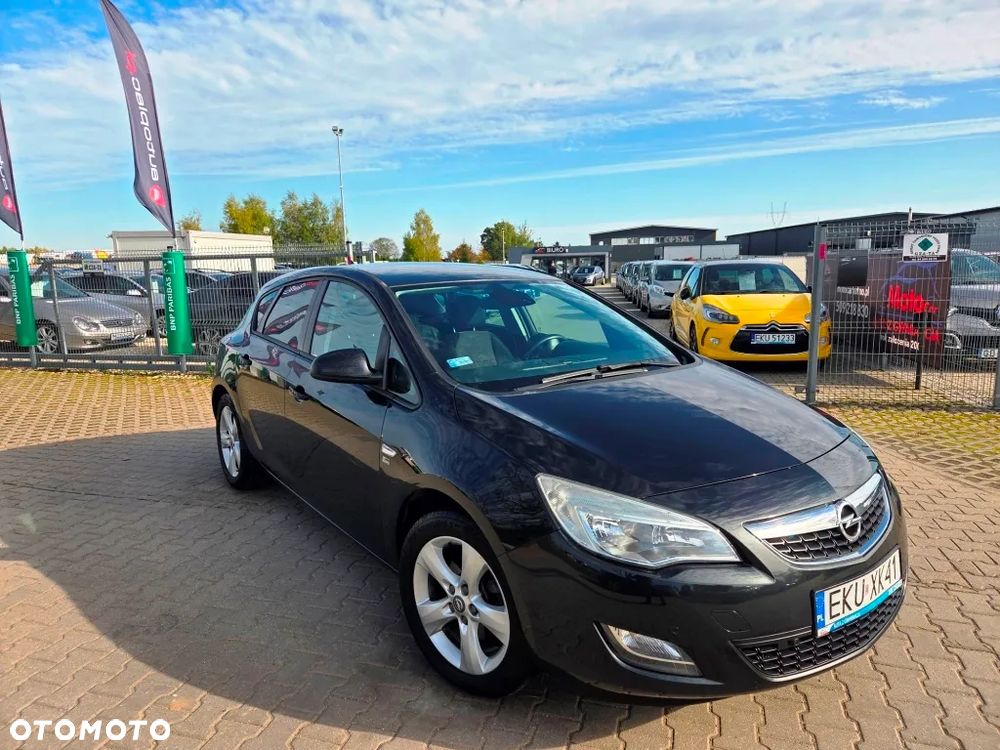 Opel Astra 2012 photo 2