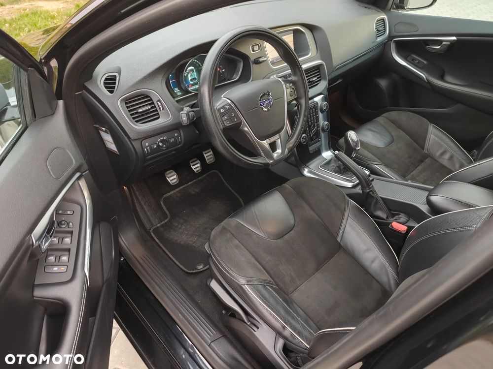 Volvo V40 D2 R Design - 20