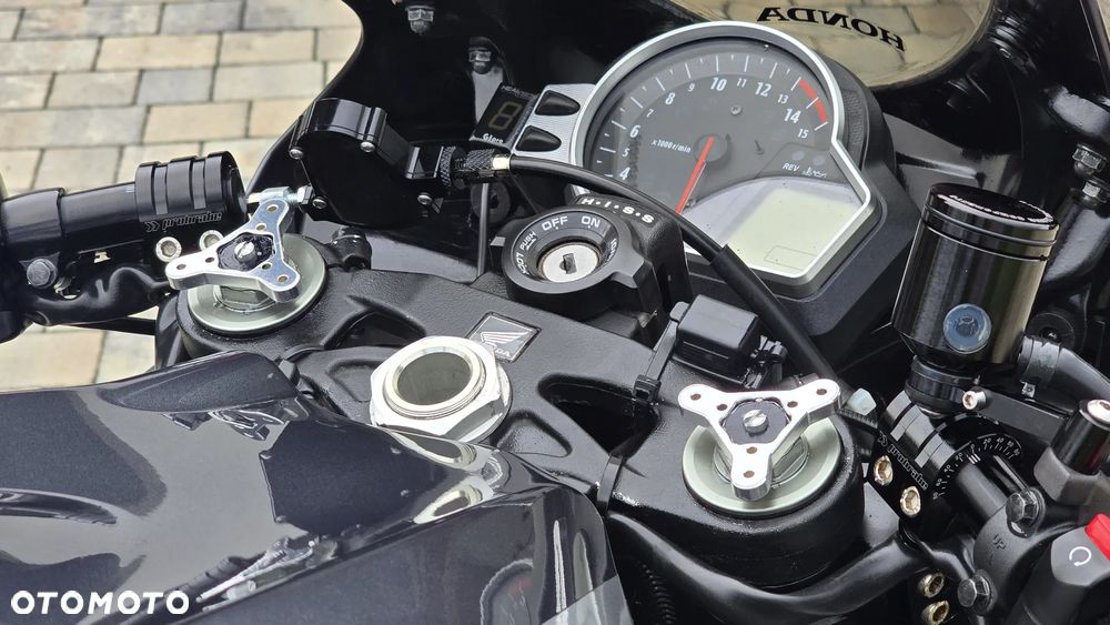 Honda CBR - 27
