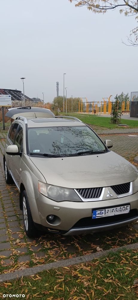 Mitsubishi Outlander - 1