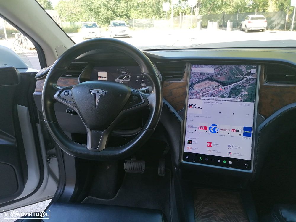 Tesla Model X - 9