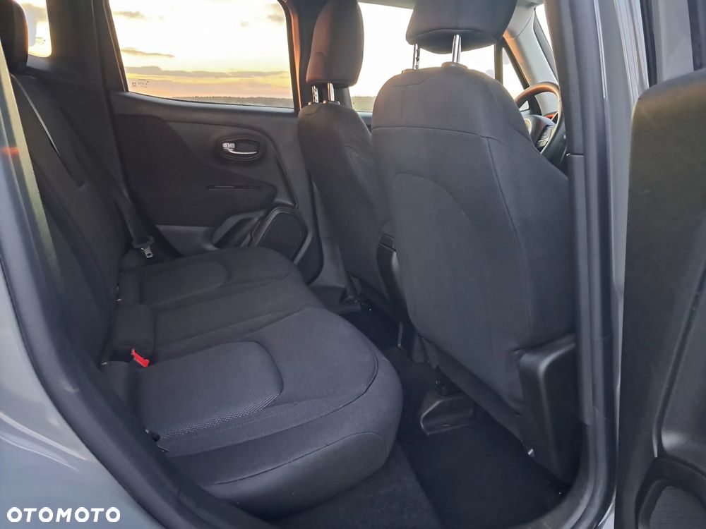 Jeep Renegade - 32