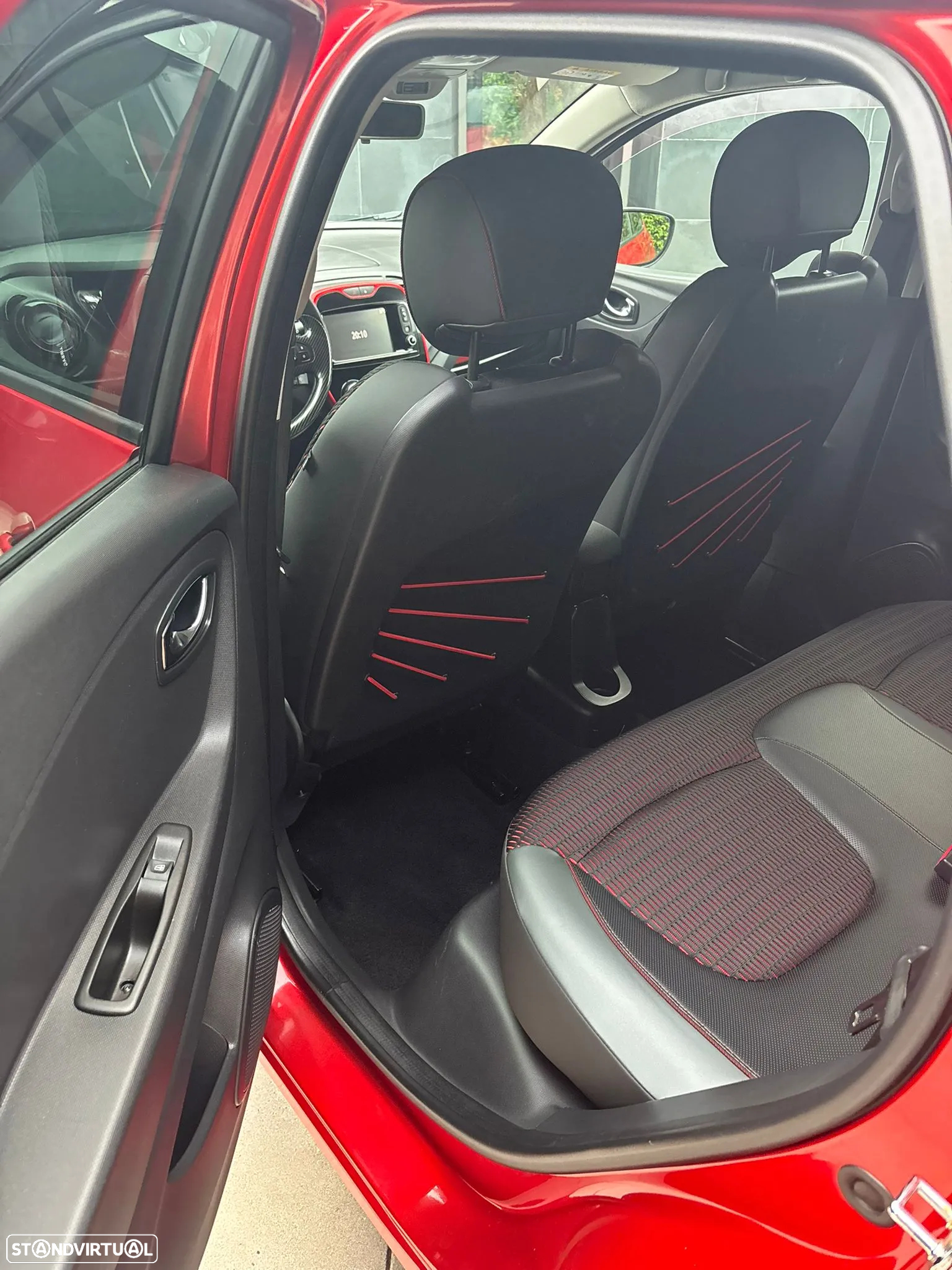 Renault Captur 0.9 TCE Helly Hansen - 11