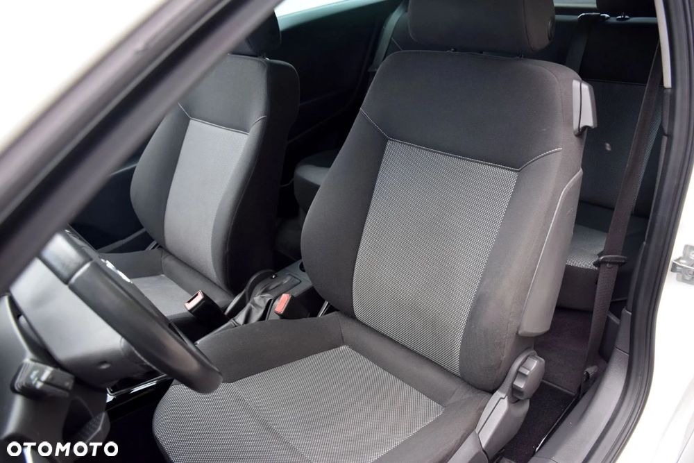 Opel Astra III GTC 1.6 Sport - 9