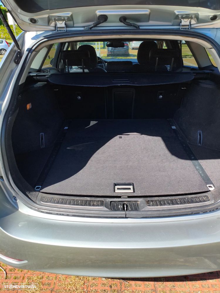 Toyota Avensis SW 2.0 D-4D Luxury+GPS - 11