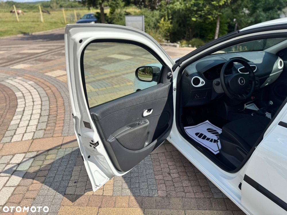 Renault Clio 1.2 16V 75 Yahoo - 11