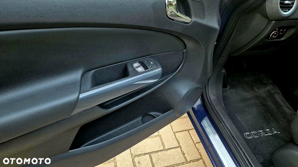 Opel Corsa 1.4 16V Cosmo - 10