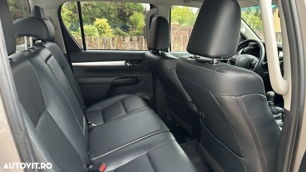 Toyota Hilux 4x4 Double Cab Executive - 9