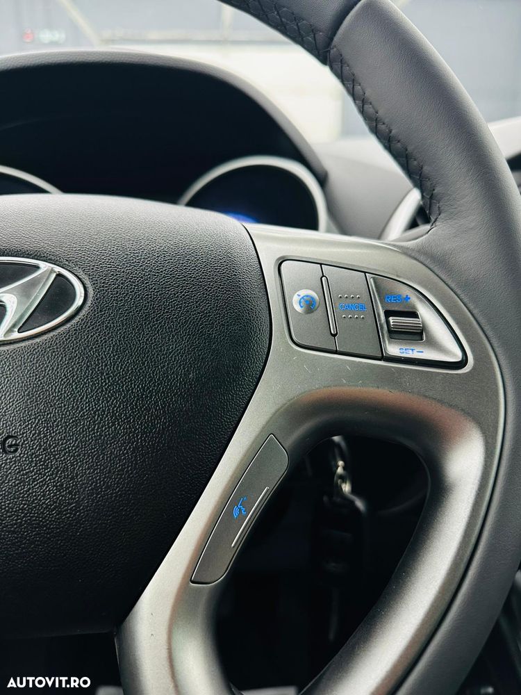 Hyundai ix35 1.7 CRDI 2WD blue Finale Gold - 29