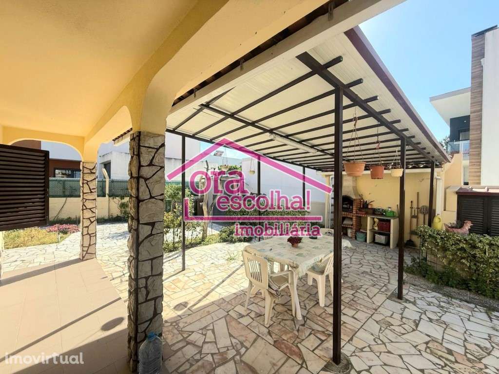 Moradia ISOLADA T5 em terreno 496 m2 em Fernão Ferro com garagem. - Grande imagem: 4/37