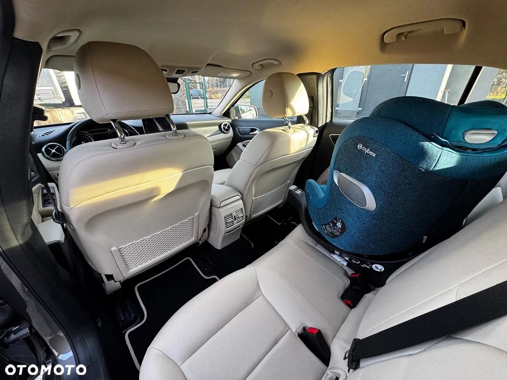 Mercedes-Benz GLA - 8