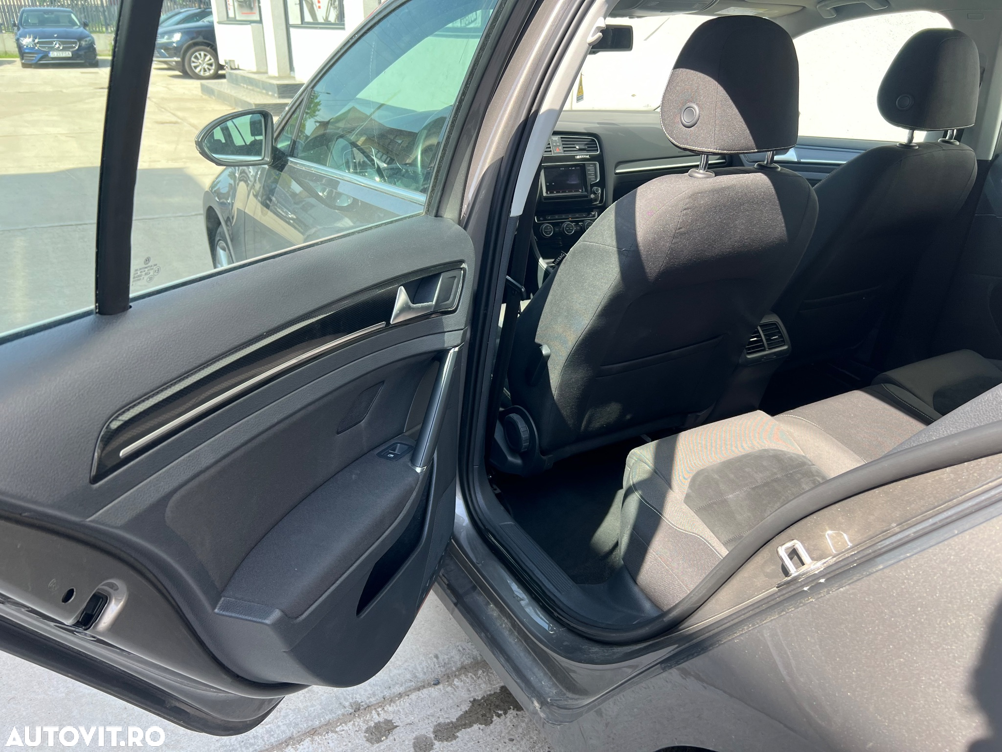 Volkswagen Golf 2.0 BlueTDI Comfortline - 9