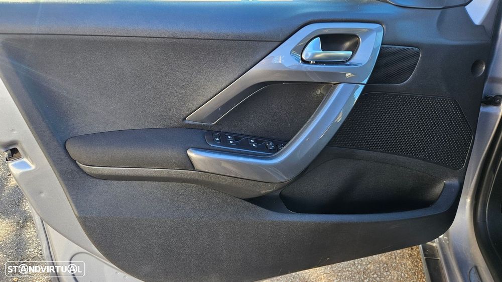 Peugeot 2008 1.2 PureTech Style - 37