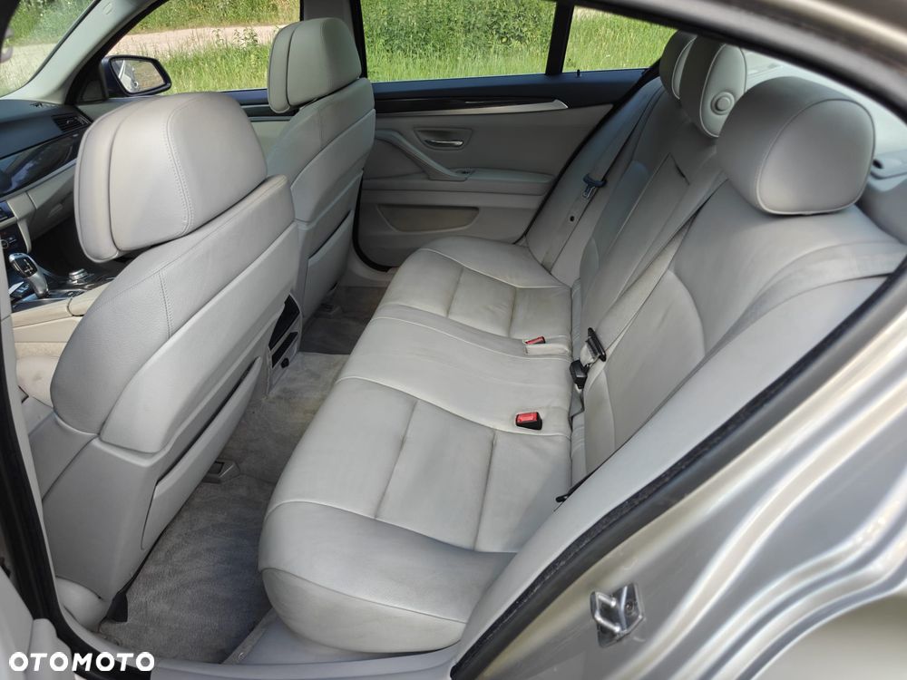 BMW Seria 5 528i Sport-Aut - 8