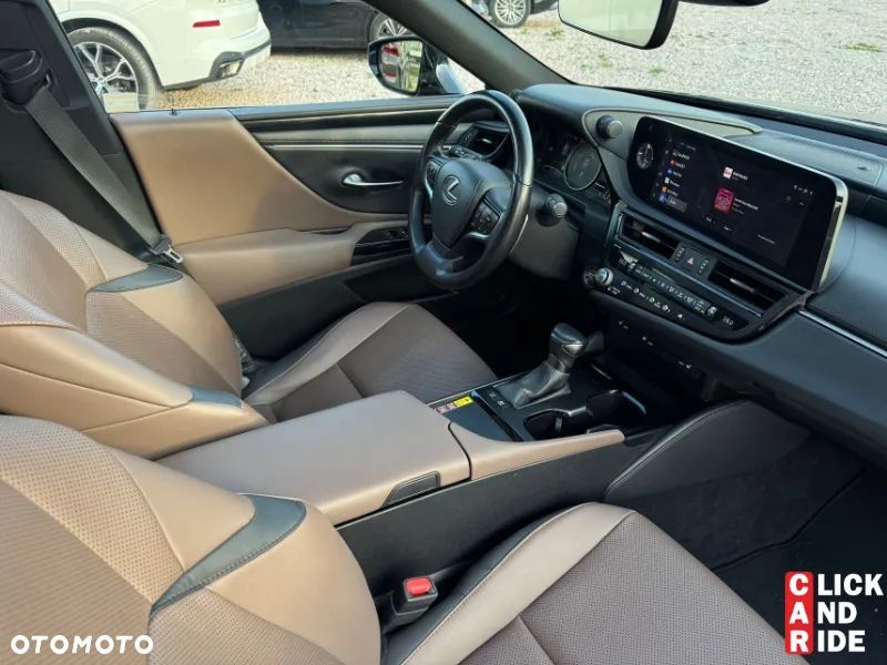 Lexus ES 300h Business Edition + - 18