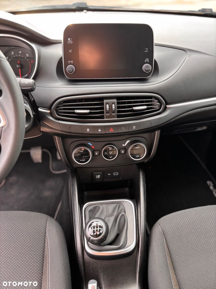 Fiat Tipo 1.4 16v Lounge EU6d - 11