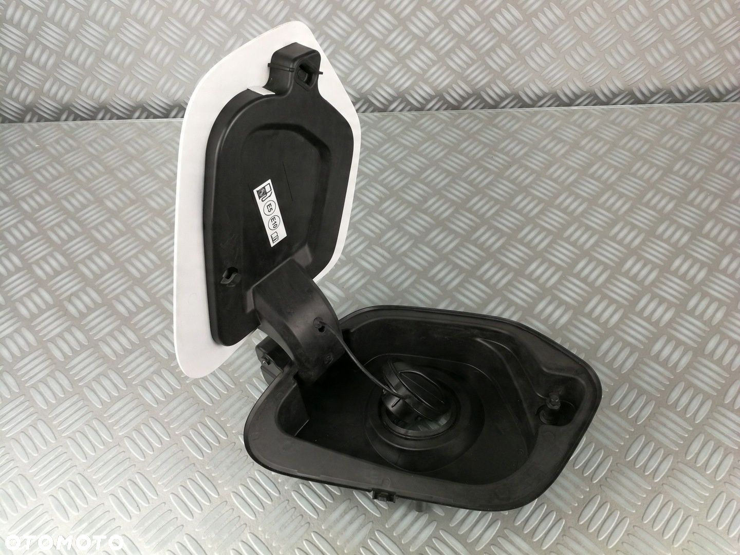 39167574 EWP klapka wlewu paliwa pokrywka korek OPEL CORSA F VI 6 2019- - 5