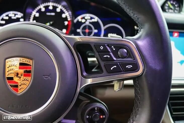 Porsche Panamera 4 E-Hybrid - 22