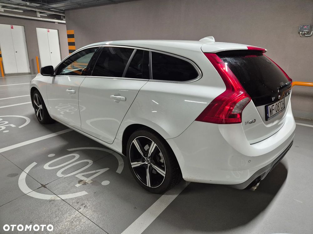 Volvo V60 D4 Drive-E R-Design Momentum - 2