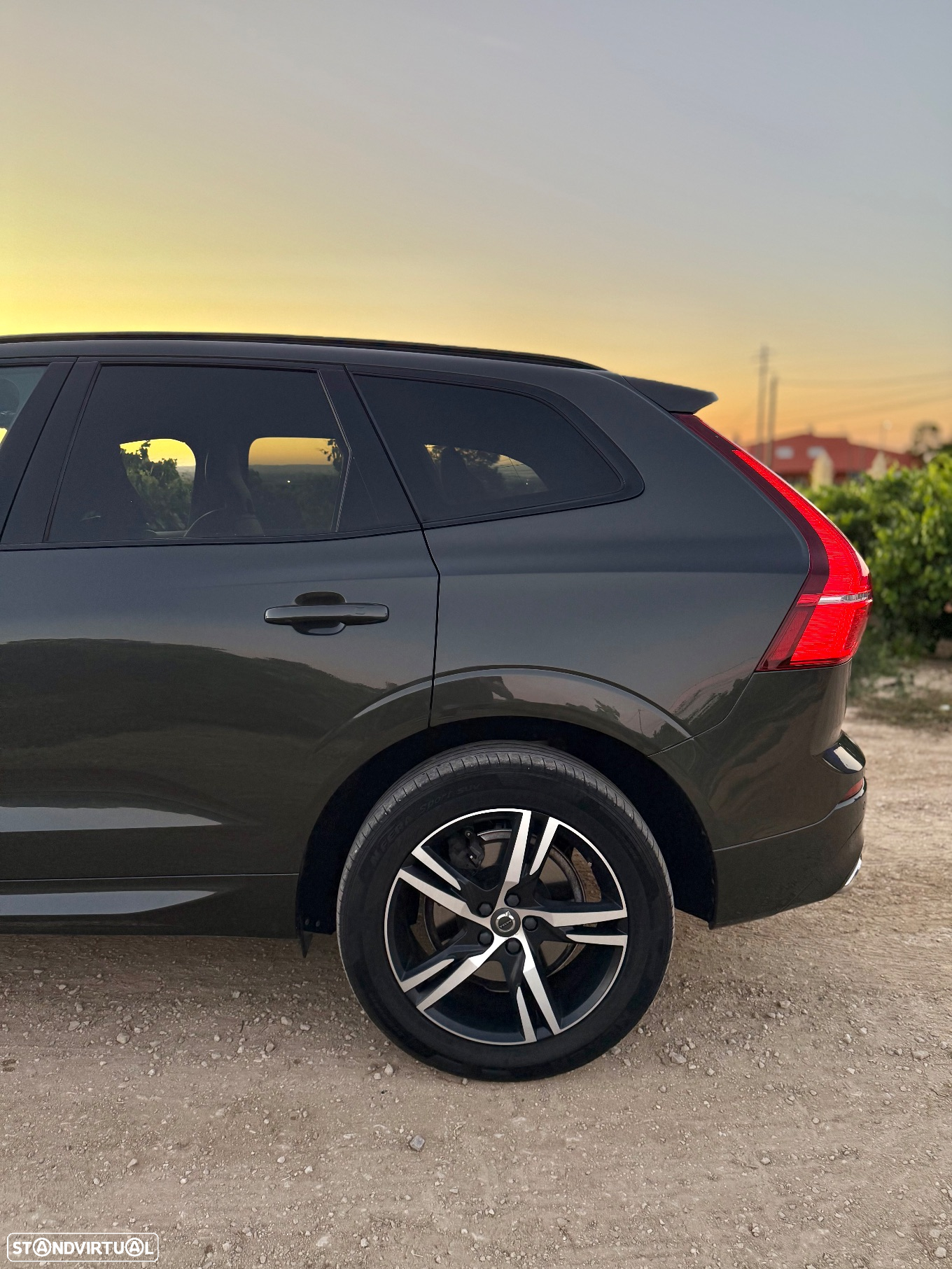 Volvo XC 60 2.0 T6 PHEV R-Design AWD - 11
